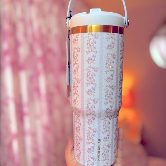 🎀✨🩵 LoveShackFancy Vibes Baby Blue, Flower, Gold tumbler. - Picture 3 of 3